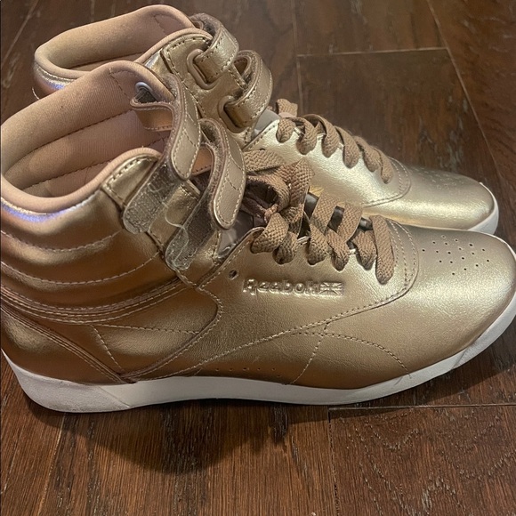 Reebok Rose Gold Sneakers - Picture 2 of 7